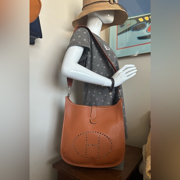 Hermes Handbags - HERMÈS Evelyne GM